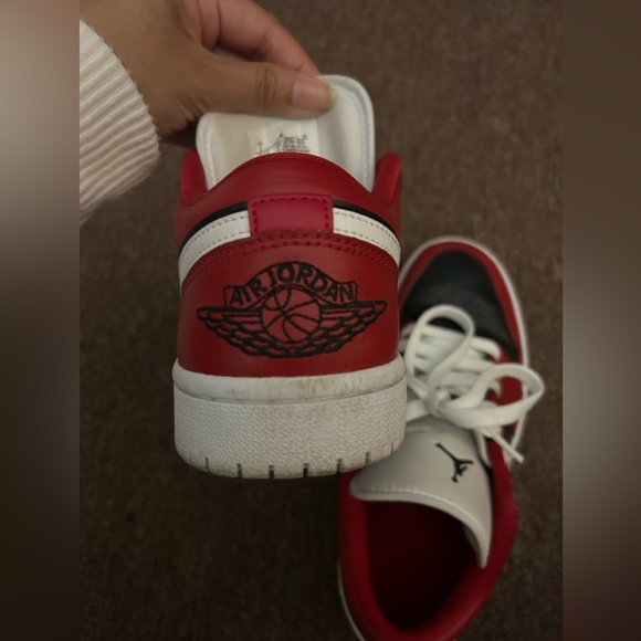Woman’s Jordan 1 Low Chicago - Picture 6 of 8
